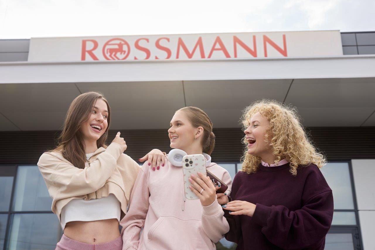 "Przydatne w drogerii" – korzystaj z aplikacji na zakupach w Rossmannie