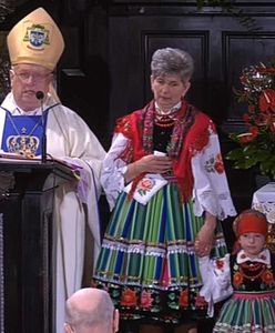 Pielgrzymka Łowicka doszła na Jasną Górę. Wzruszony biskup mówi o "panach piastujących władzę" i "policyjnych krukach"