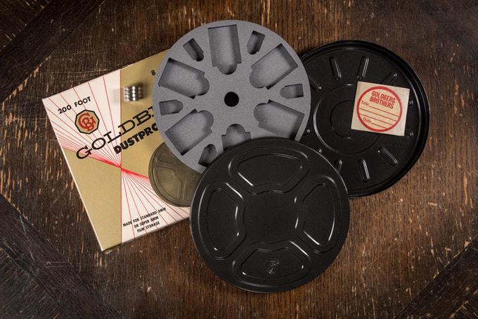 VNTG8 - vintage'owa obudowa na karty SD, która wykorzystuje stare kasetki na filmy 8 mm 3