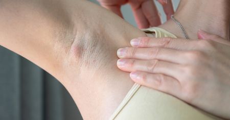 Podstępny nowotwór. Objaw może pojawić się w nietypowym miejscu