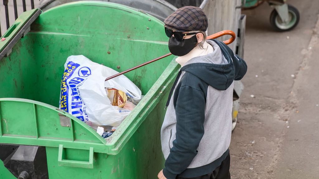 W Zawierciu oznakowano kosze na śmieci, z których korzystają zakażeni koronawirusem