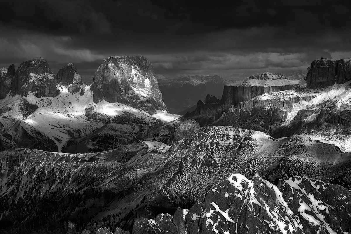 Monumentalne czarno-białe Dolomity na zdjęciach Przemysława Kruka 4