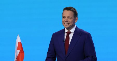 Konto Trzaskowskiego prowadzone z Węgier. Jest reakcja sztabu