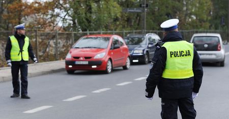 1 listopada. Jak dojechać na cmentarze w Warszawie?