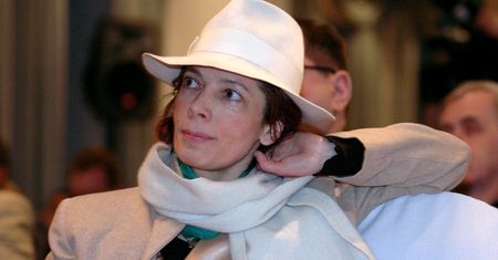 Pamiętacie Nelli Rokitę? Kiedyś paradowała po Sejmie w kapeluszach, a dziś... sadzi arbuzy w Toskanii. Tak obecnie wygląda była posłanka (FOTO)