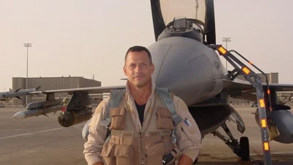 Podpułkownik Sił Powietrznych USA Dan Hampton, emerytowany pilot, ma na swoim koncie lata praktyki za sterami F-16 
