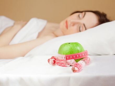 Na czym polega „nocna dieta”, czyli jak schudnąć w czasie snu?
