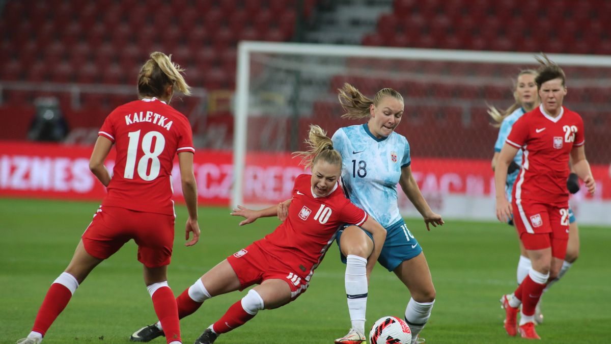 PAP / Roman Zawistowski / Na zdjęciu: mecz Polska - Norwegia. Z numerem 10 Weronika Zawistowska