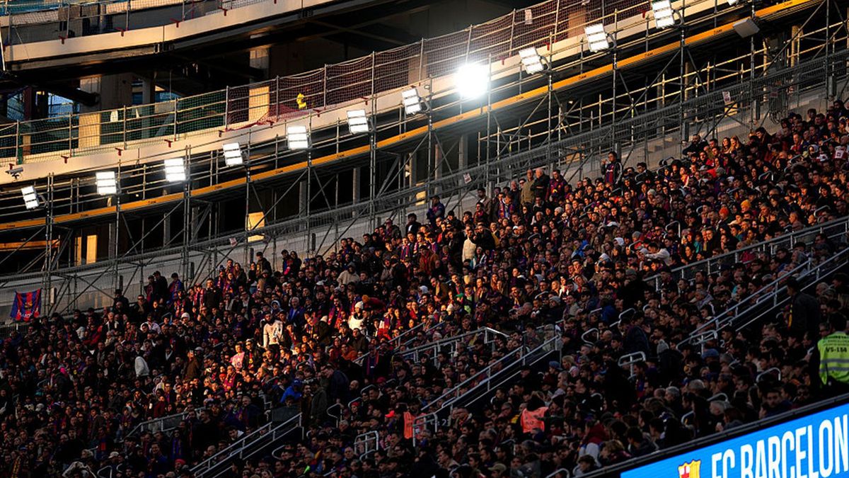 Getty Images / Alex Caparros / Na zdjęciu: kibice FC Barcelony