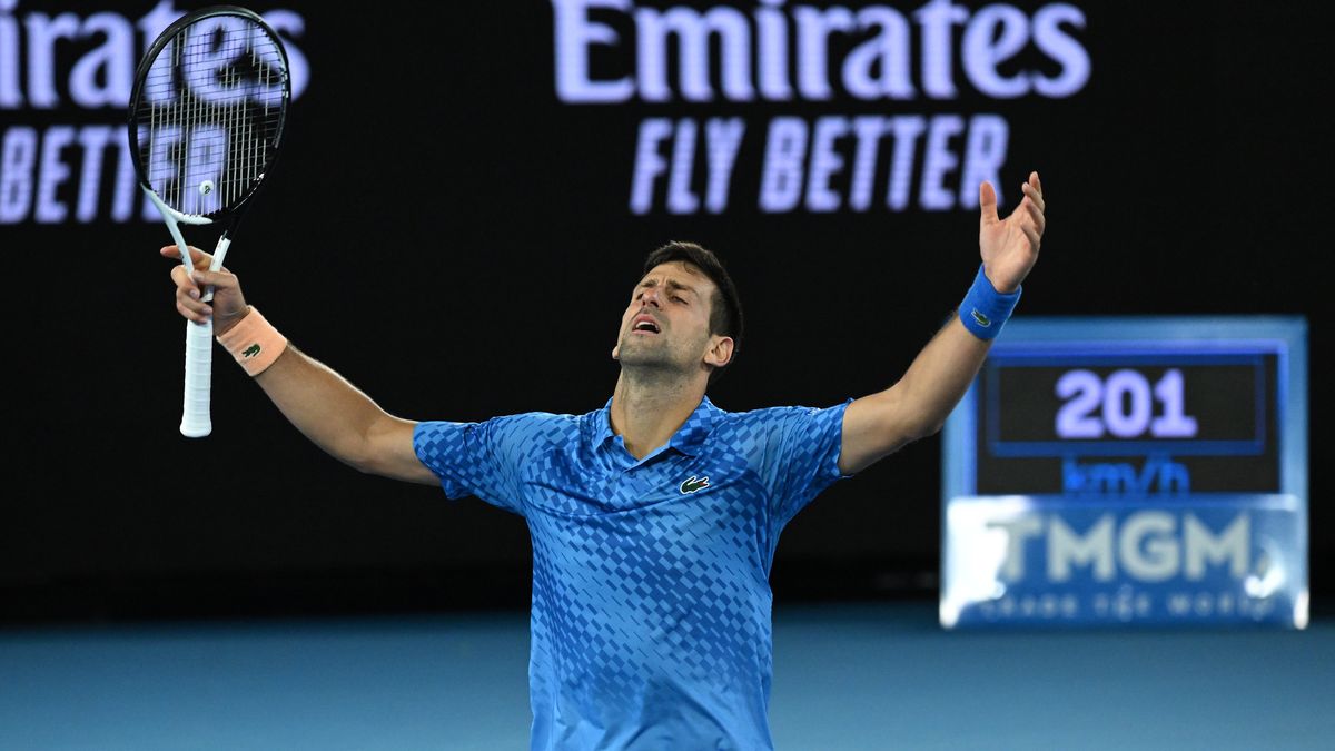 Novak Djokovic of Serbia celebrates winning against Grigor Dimitrov of Bulgaria during their third round match at the 2023 Australian Open tennis tournament in Melbourne, Australia, 21 January 2023. EPA/LUKAS COCH AUSTRALIA AND NEW ZEALAND OUT Dostawca: PAP/EPA.