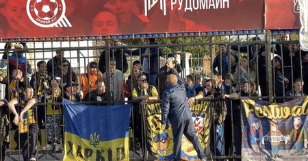 Zamknęli kibiców za ogrodzeniem. Padło porównanie do... obozu koncentracyjnego