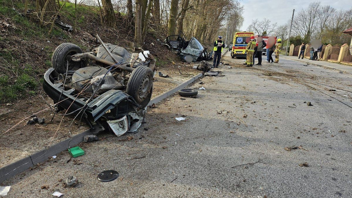 Dramatyczny wypadek w Sulejowie. Samochód się rozpadł