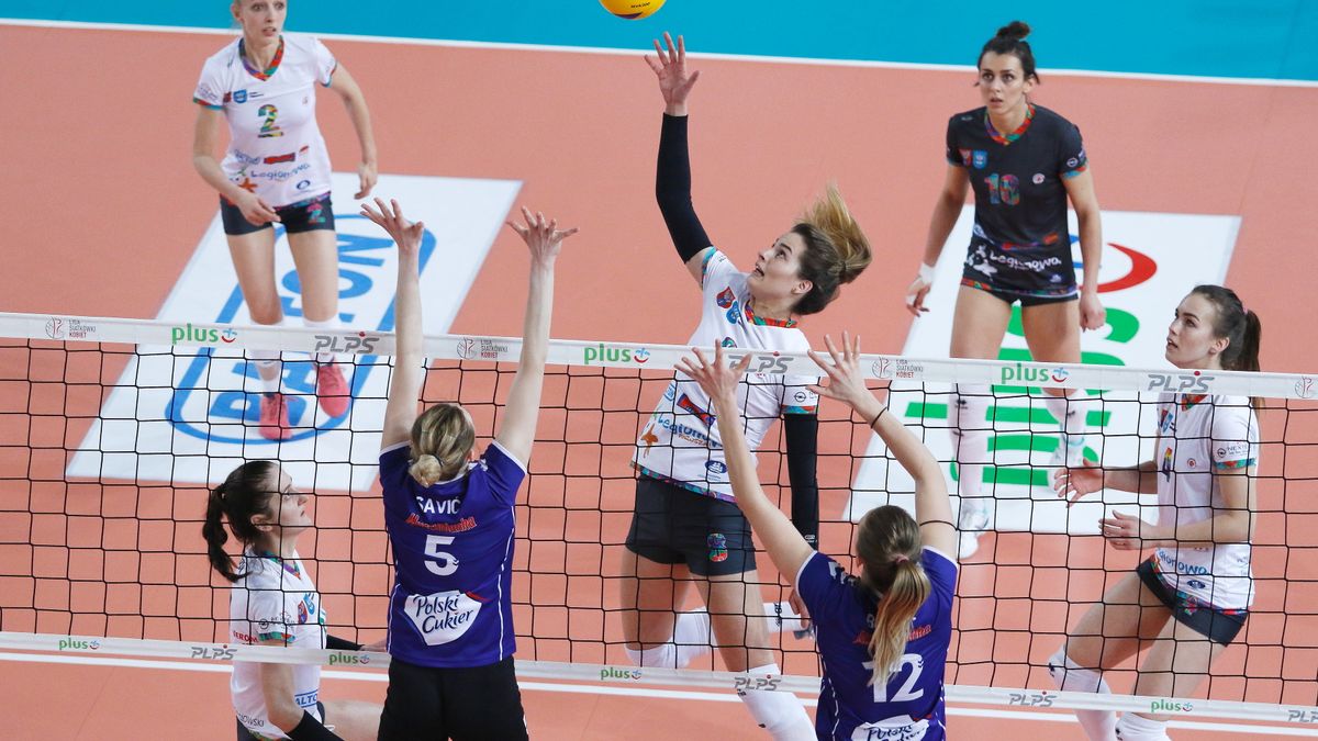 WP SportoweFakty / Justyna Serafin / Na zdjęciu: atakuje Alicja Wójcik