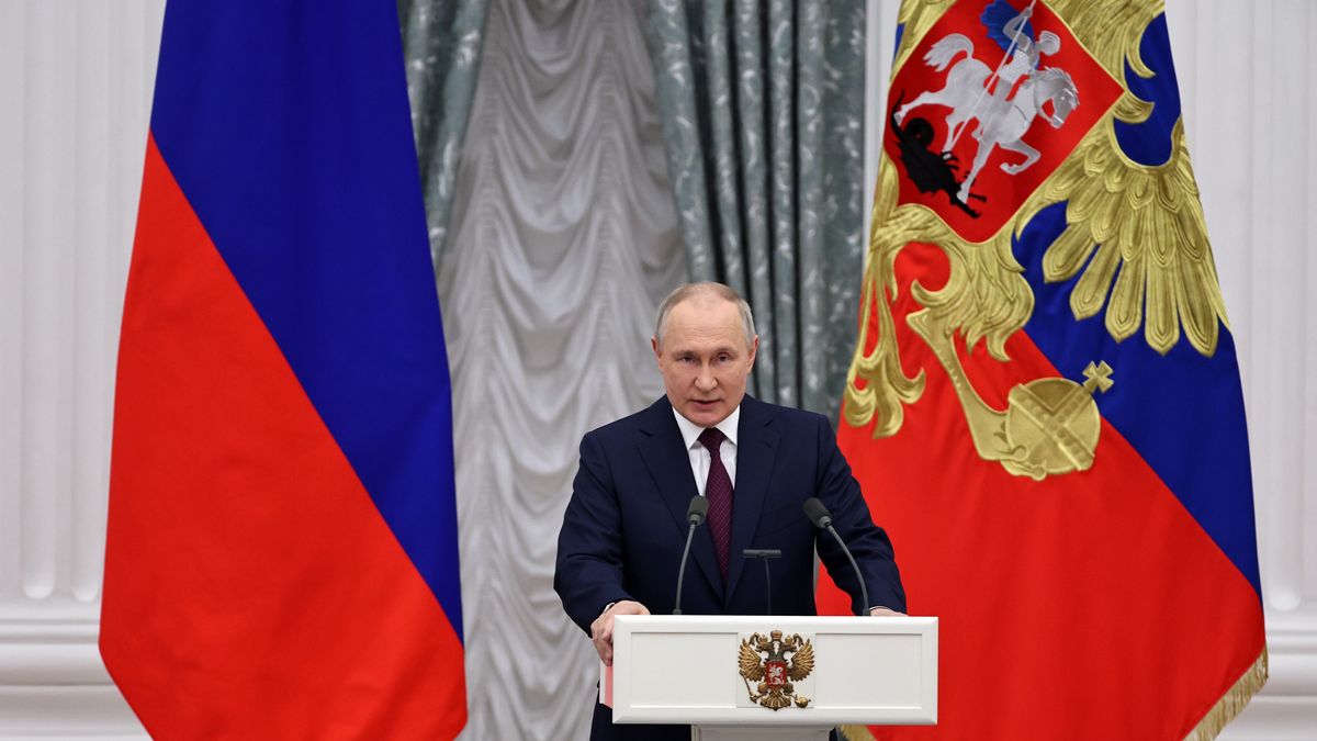 Russian President Vladimir Putin attends the International Women's day celebration
epa10509671 Russian President Vladimir Putin delivers a speech during a ceremony to award state decorations to outstanding Russian women who represent various professions, at the Kremlin, in Moscow, Russia, 08 March 2023. International Women's Day is one of the favourite holidays in Russia. International Women's Day (IWD) is observed annually on 08 March worldwide to highlight women's rights, as well as issues such as violence and abuse against women. The theme of IWD 2023 is 'DigitALL: Innovation and technology for gender equality'. According to the United Nations, 37 percent of women around the world do not use the internet, leading to a digital gender gap that widens economic and social inequalities.  EPA/ILYA PITALEV / SPUTNIK / KREMLIN POOL MANDATORY CREDIT 
Dostawca: PAP/EPA.
ILYA PITALEV / SPUTNIK / KREMLIN POOL