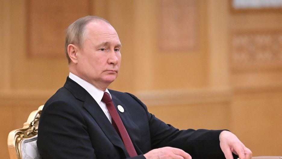 Russian President Vladimir Putin attends Caspian Summit in Turkmenistan
epa10041360 Russian President Vladimir Putin attends a meeting on the sidelines of the 6th Caspian Summit in Ashgabat, Turkmenistan, 29 June 2022. President of Azerbaijan Ilham Aliyev, President of Iran Ebrahim Raisi, Russian President Vladimir Putin and President of Kazakhstan Kassym-Jomart Tokayev are taking part in the summit at the invitation of Turkmen leader Serdar Berdimuhamedov. One of the main issues of the VI Caspian Summit is the organization of a transport corridor through the Caspian Sea. The Trans-Caspian route is the most optimal, fastest, and capable of becoming very active in terms of Russian exports to India, Pakistan, Indonesia, Malaysia and, on the other hand, to the Persian Gulf states. In the opposite direction, it will work for Russia to receive various imported goods.  EPA/GRIGORY SYSOYEV / SPUTNIK / KREMLIN POOL MANDATORY CREDIT 
Dostawca: PAP/EPA.
GRIGORY SYSOYEV / SPUTNIK / KREMLIN POOL