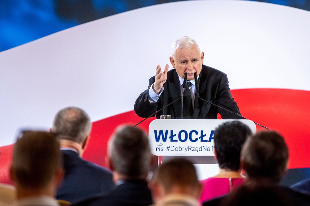 Prezes PiS Jarosław Kaczyński podczas spotkania z mieszkańcami Włocławka