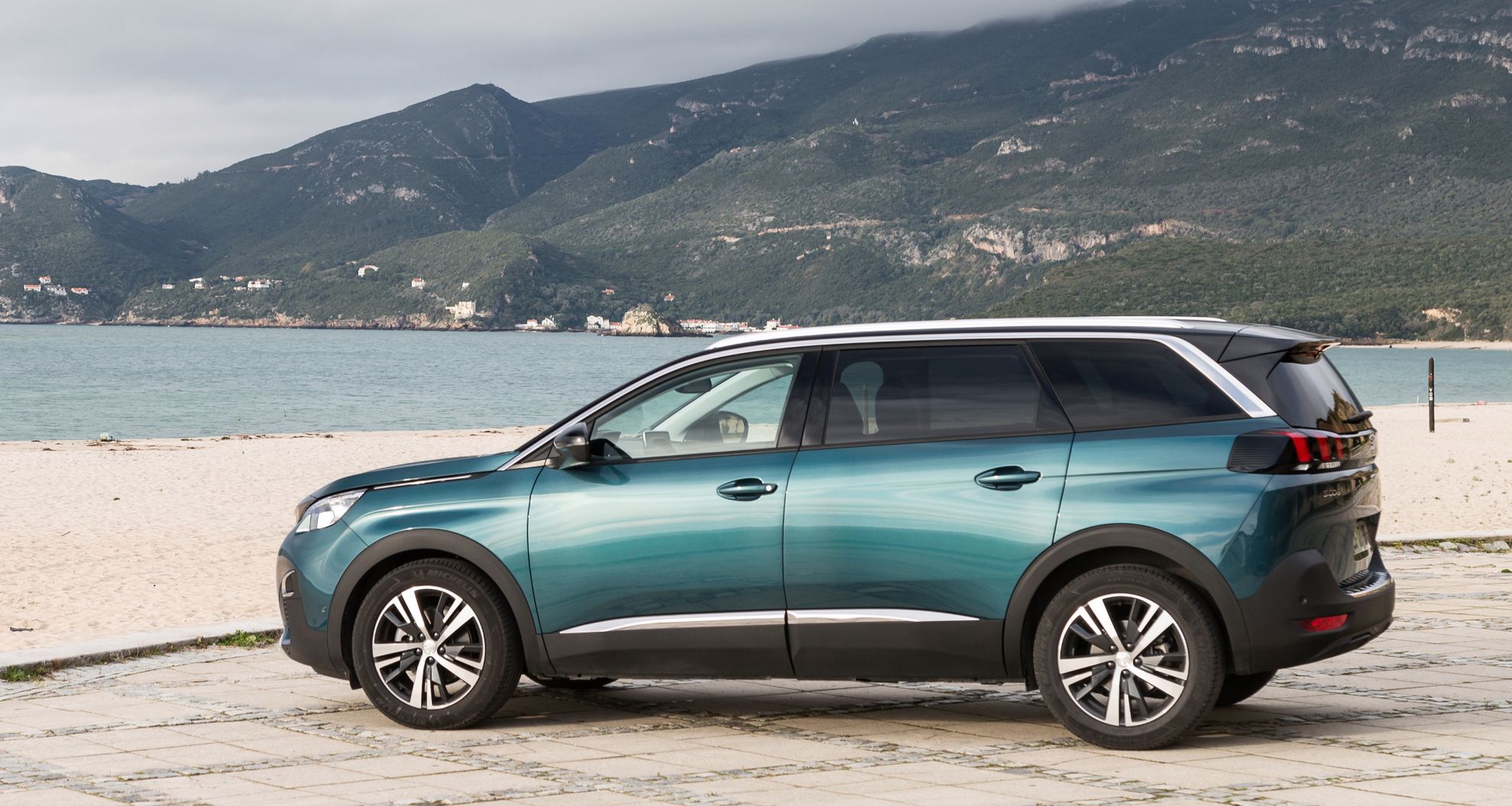 Peugeot 5008 - SUV, który został stworzony w koncepcji minivana