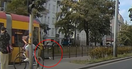 Koszmarny wypadek w Warszawie. Kobieta potrącona przez tramwaj