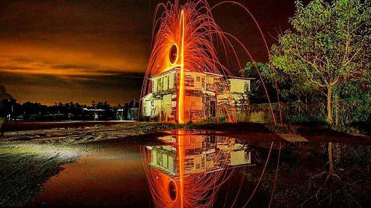 Sztuka wymaga poświęceń – fotograf przypadkowo podpalił zabytkową stację benzynową 1