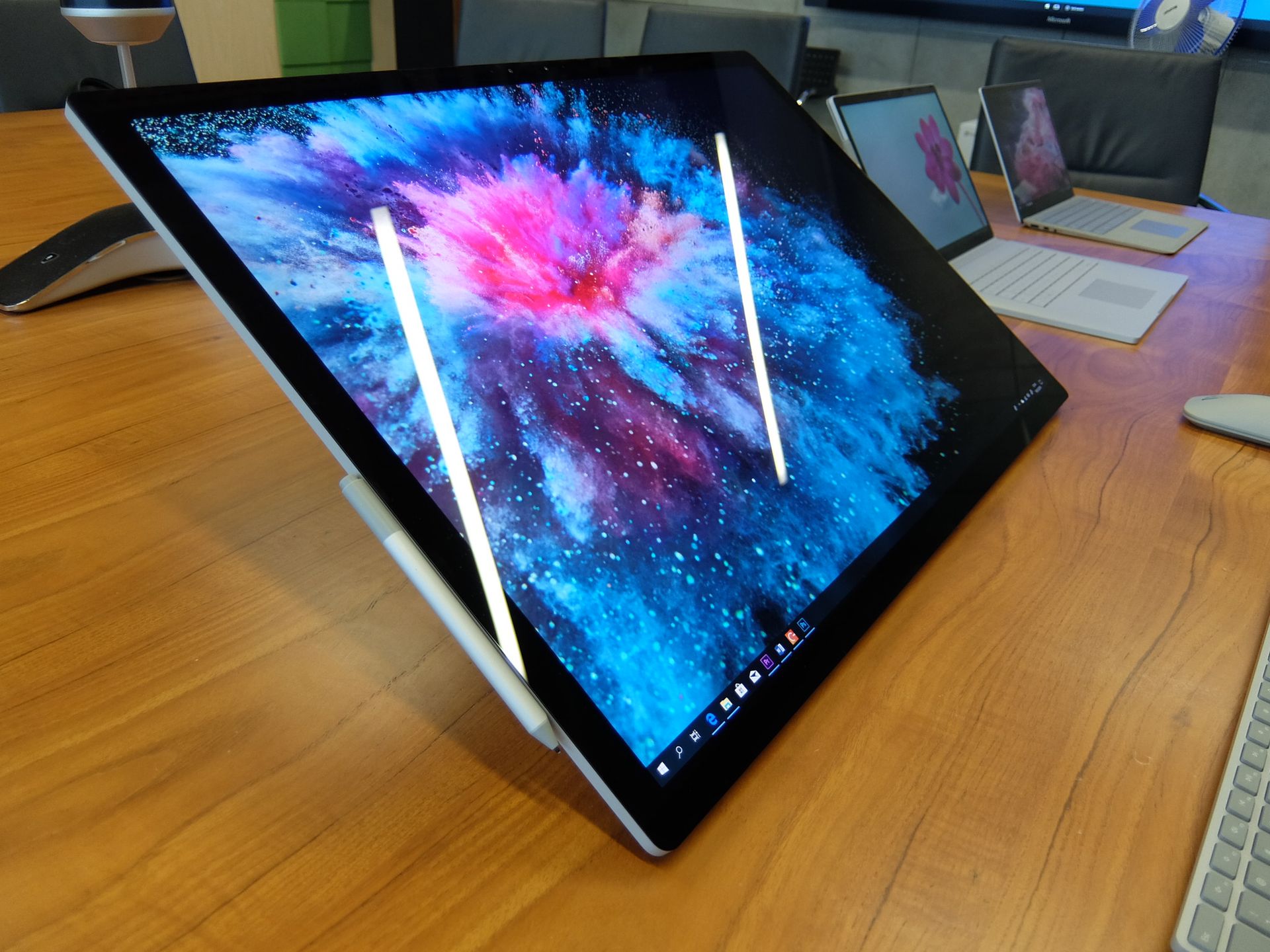 Surface Studio na żywo prezentuje się bardzo atrakcyjnie / Bolesław Breczko