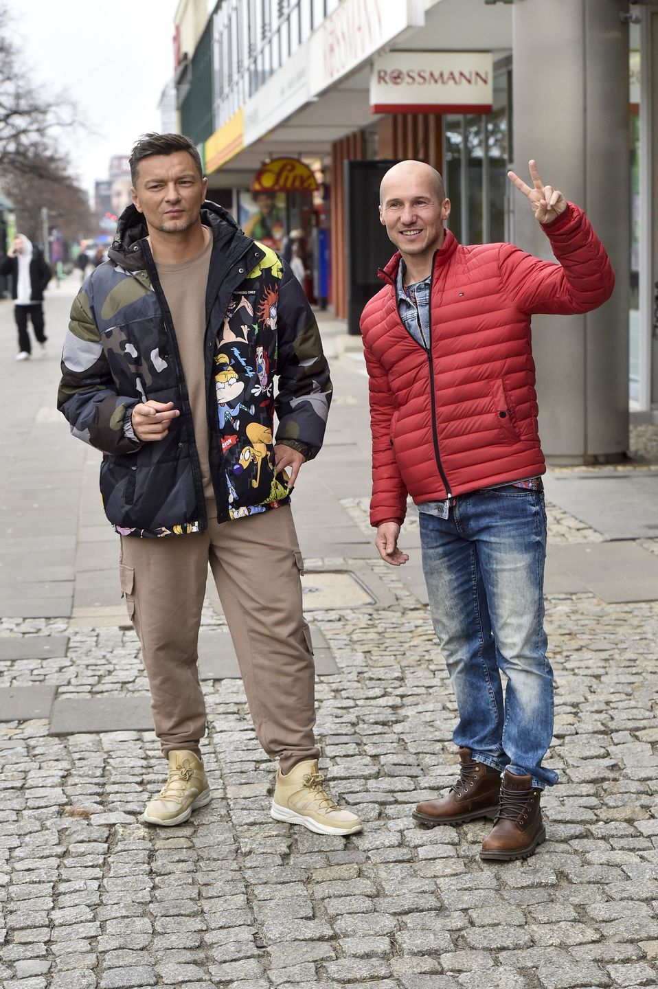 Mezo i Liber przed studiem "Dzień Dobry TVN"