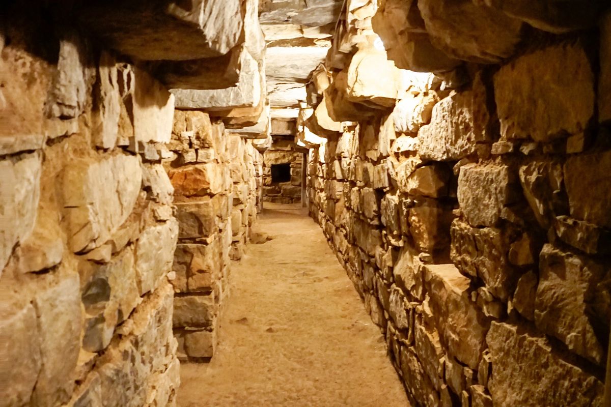 Sieć korytarzy pod piramidą służyła prawdopodobnie praktykom religijnym