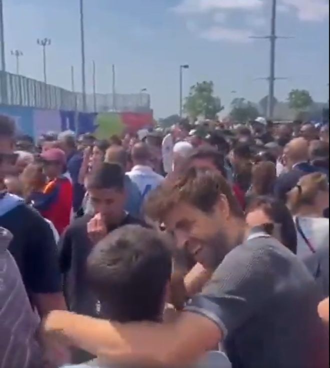 Gerard Pique z synami