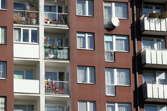 W tych zawodach mają prawo do darmowego mieszkania. Oto kto może dostać