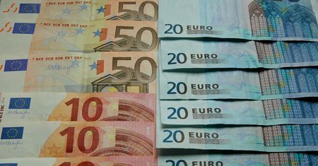 Euro w Polsce. Cały czas więcej przeciwników niż zwolenników wspólnotowej waluty