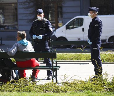 Obowiązek noszenia maseczek w przestrzeni publicznej. Poznaliśmy datę zniesienia przepisu