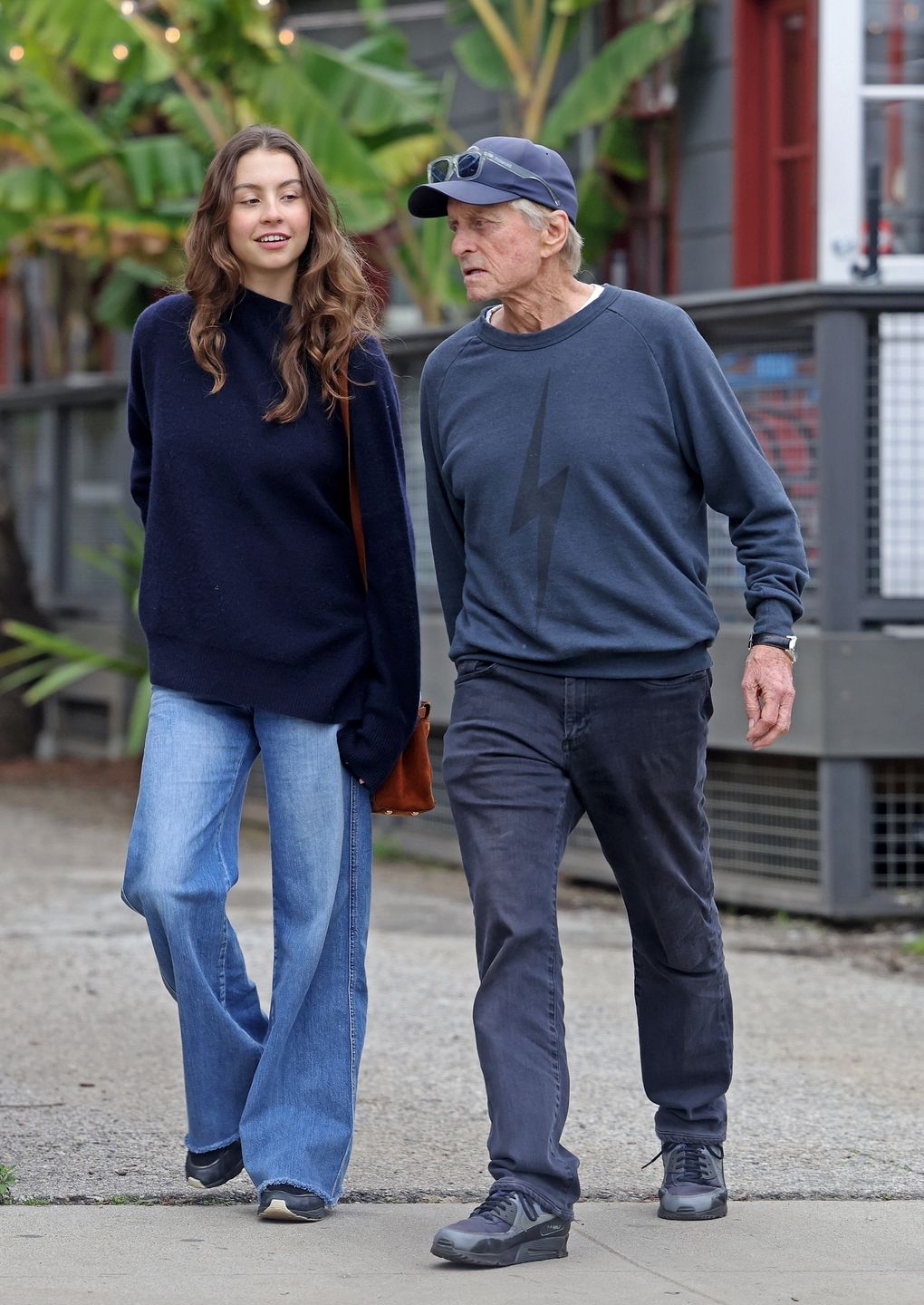 Michael Douglas wybrał się na zakupy z 19-letnią córką
