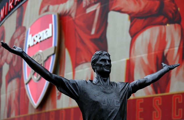 Pomnik Tony'ego Adamsa przed stadionem Arsenalu / fot. Clive Mason/GettyImages