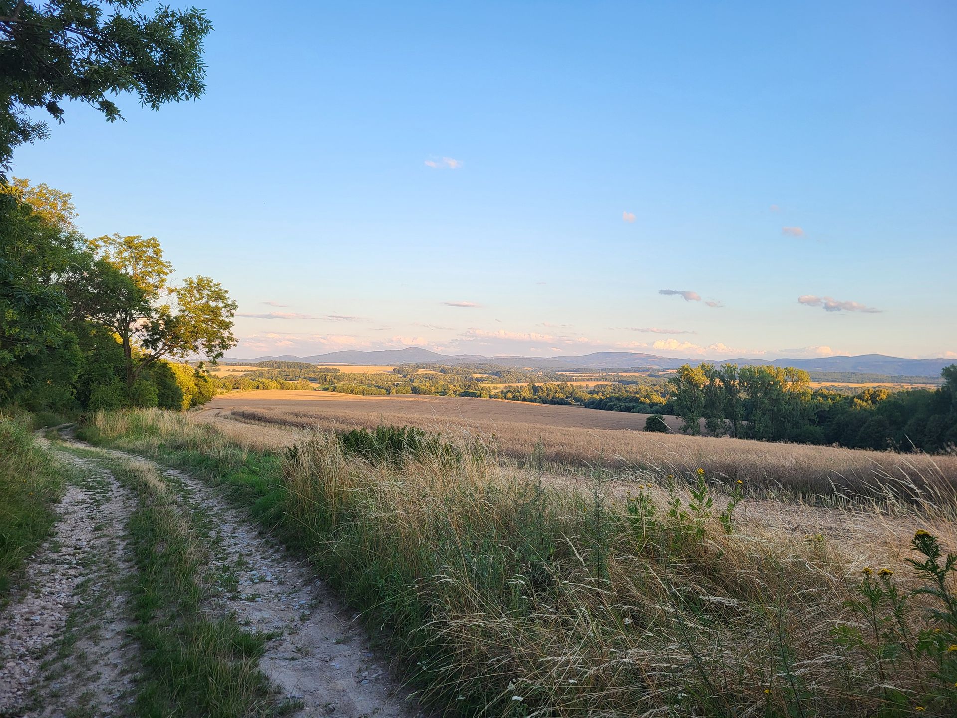 Widok na pogranicze polsko-czeskie z drogi w okolicy Głuchołazów
