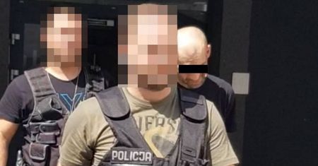 Uprawiali seks z nieletnią. Nagimi zdjęciami dziewczynki chwalili się znajomym