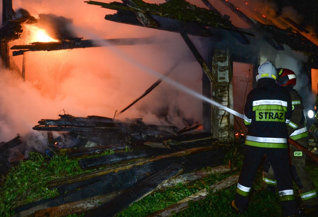 Pożar gasi kilkanaście jednostek straży pożarnej. Zdjęcie ilustracyjne