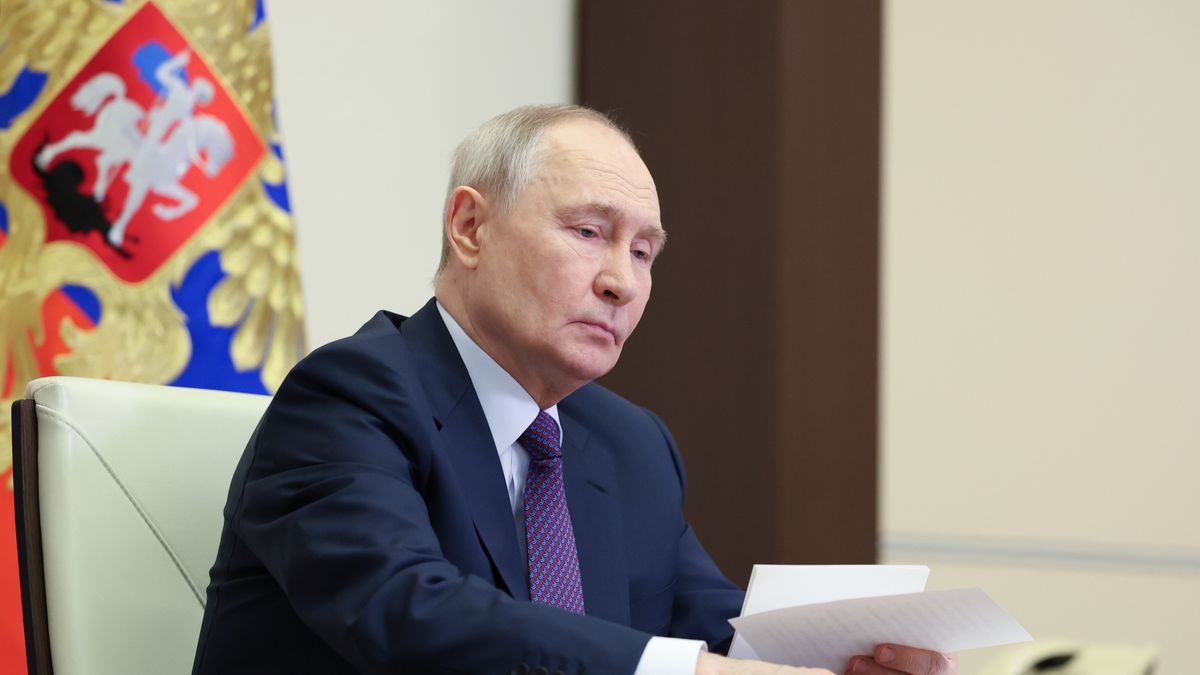 Russian President Vladimir Putin attends a ceremony to open new transport infrastructure facilities via a video link at the Novo-Ogaryovo state residence, outside Moscow, Russia, 31 March 2026. EPA/ALEXANDER KAZAKOV/SPUTNIK/KREMLIN POOL MANDATORY CREDIT Dostawca: PAP/EPA.