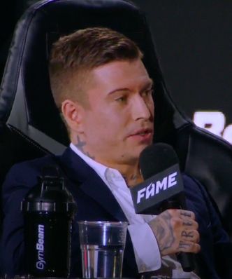 Jakub Kosecki wraca do FAME MMA. Podczas konferencji zaczął mówić o hejcie