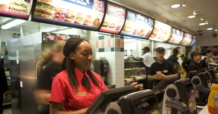 Strzelanina w McDonald's. Klientkę poproszono o wyjście z restauracji