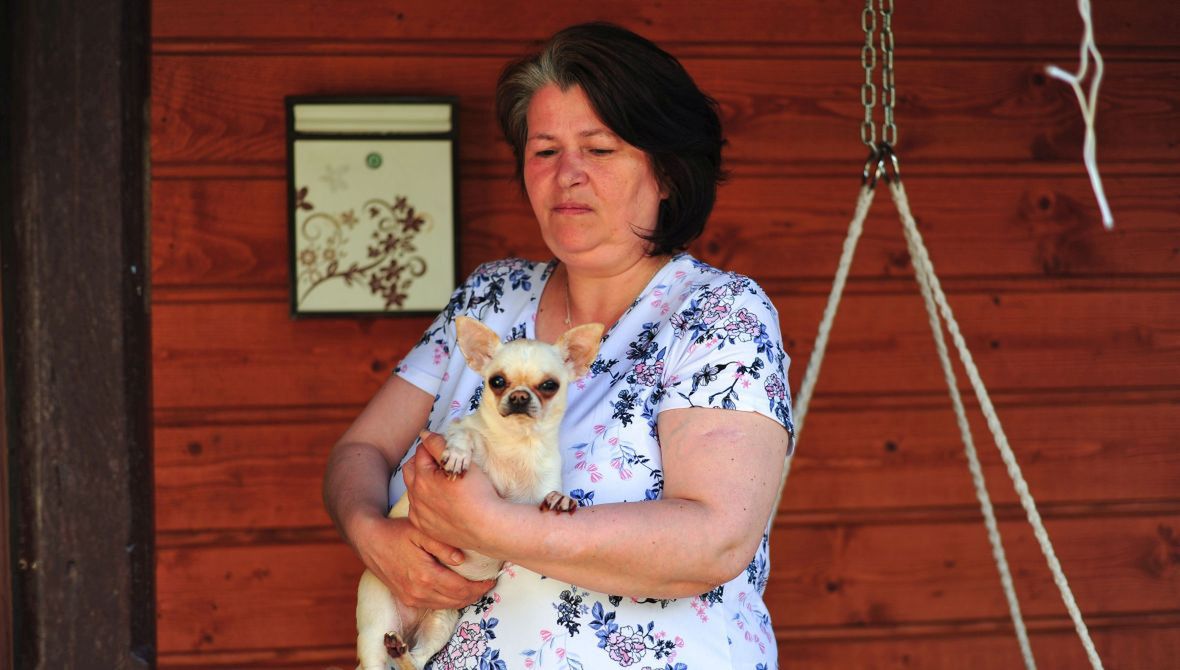 Ananda z chihuahua'ą Asią, która prawdopodobnie uratowała życie Irinie