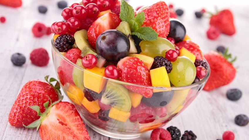 Mieszanka owocowa w puszce w soku (owoce i płyn)