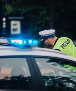 Warszawa. Kierowca wjechał w przystanek na Trasie WZ. Są poszkodowani