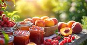 Lato zamknięte w słoiku. Dlaczego warto sięgać po sezonowe owoce zimą?