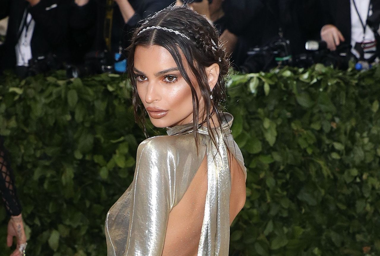 Emily Ratajkowski wzięła udział w odważnej sesji