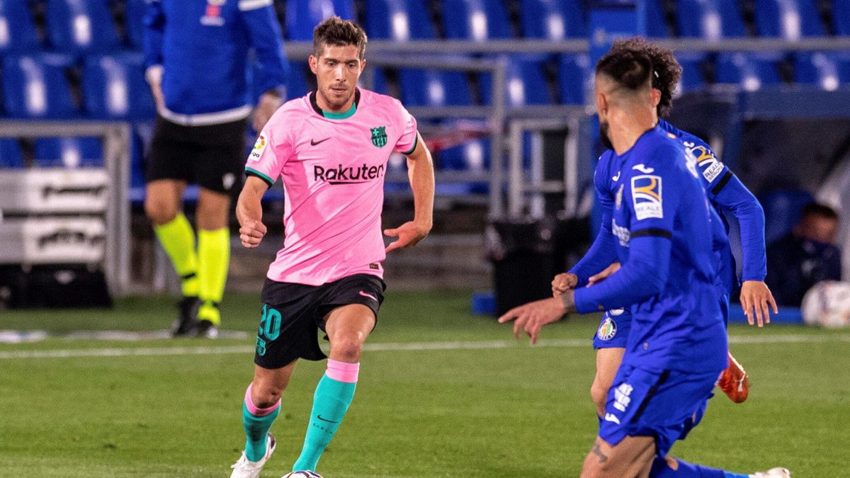 PAP/EPA / Rodrigo Jimenez / Na zdjęciu: Sergi Roberto (z lewej)