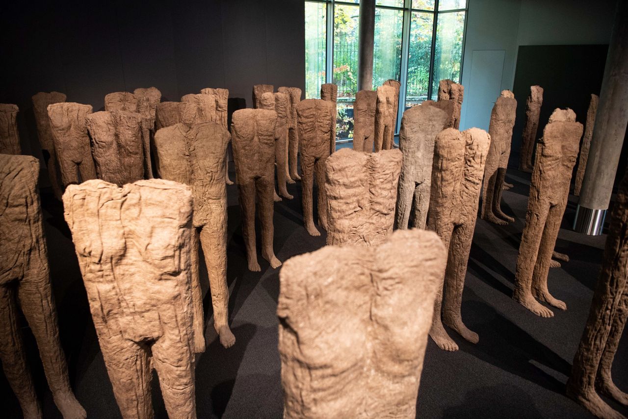 "Tłum III" Magdaleny Abakanowicz 