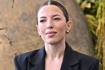 Wskoczyła w stylową małą czarną. Takiej jeszcze na sobie nie miała