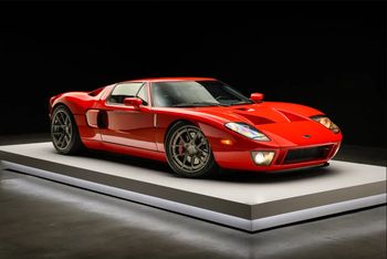 Jeździł nim znany aktor. Teraz jest na sprzedaż