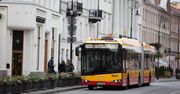Zakaz siedzenia w ten sposób w autobusach. Kontrolerzy ruszą do akcji
