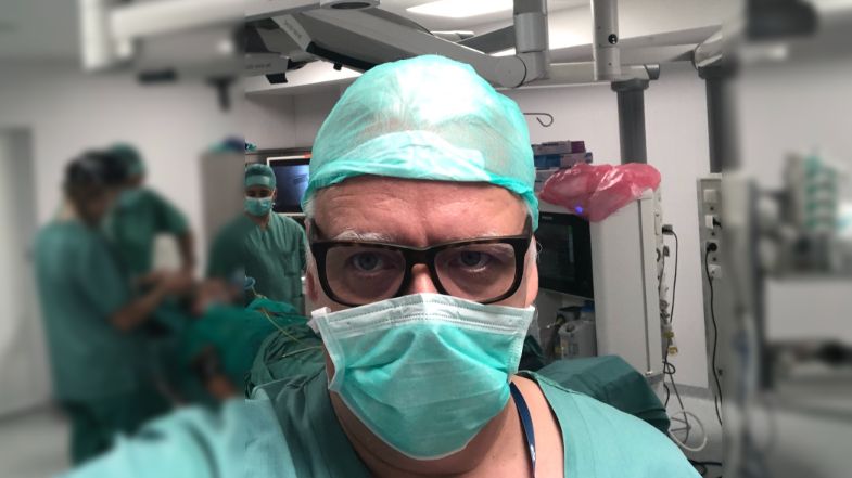 Prof. Paweł Nauman, neurochirurg, leczy pacjentów z COVID-19