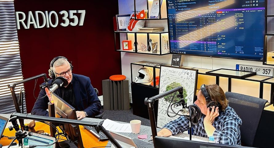 Jak pracuje się w Radiu 357? "Audycja jeszcze się nie skończy, a słuchacze już są tutaj z pierogami"